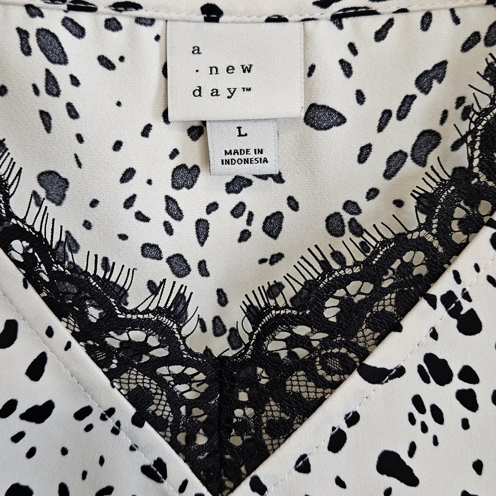 A New Day Spotted Lace Cami Blouse Cream Black Women's Size Large - Picture 8 of 9